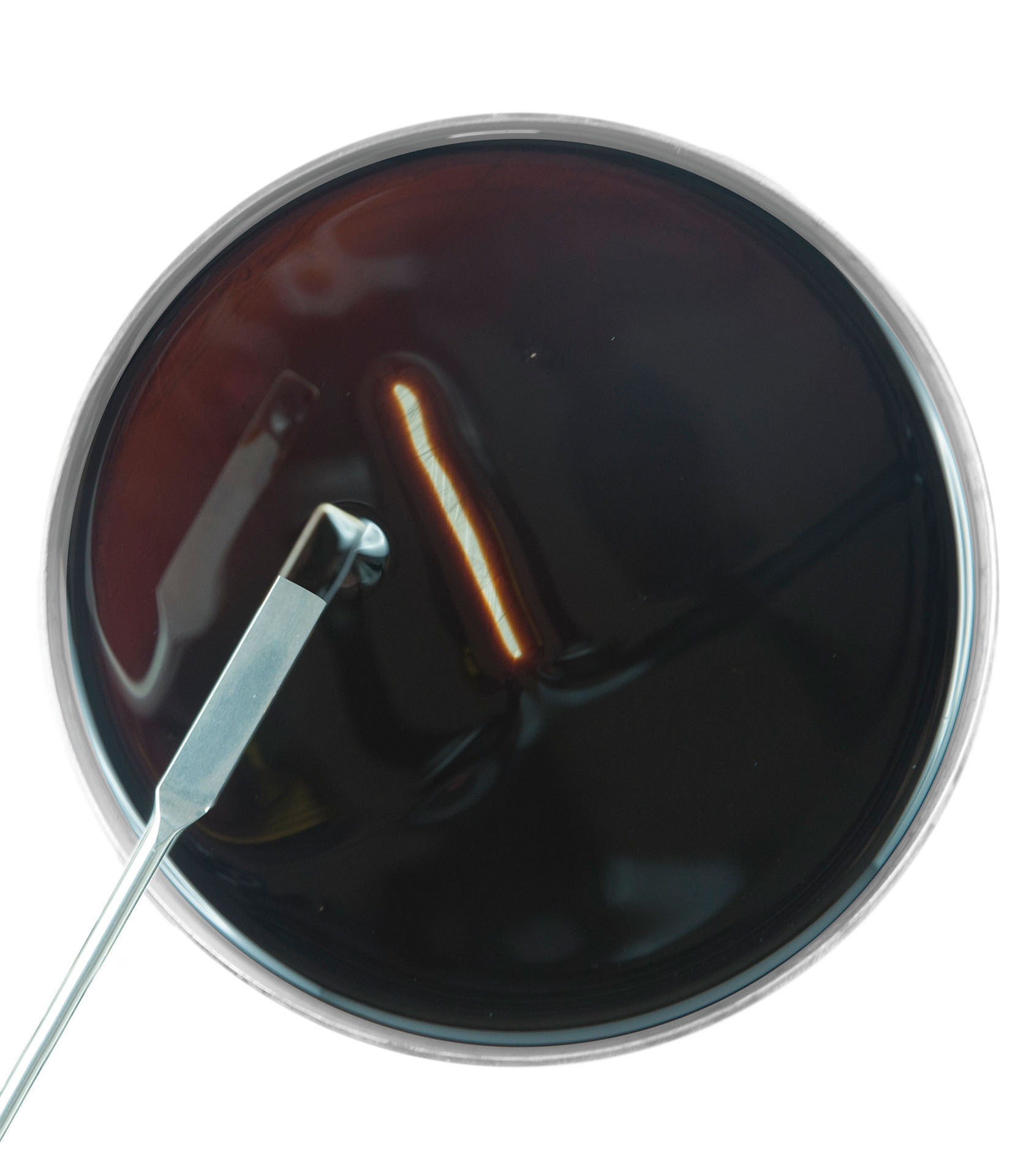 Liquid lubricating oil in a Petri dish