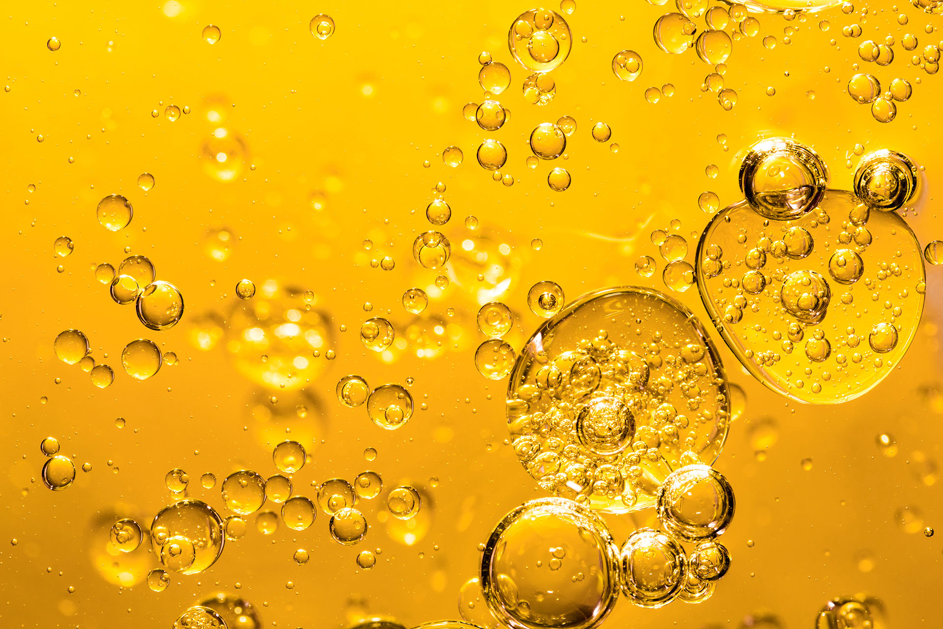 Photos détaillées de bulles d'air dans l'huile de lubrification