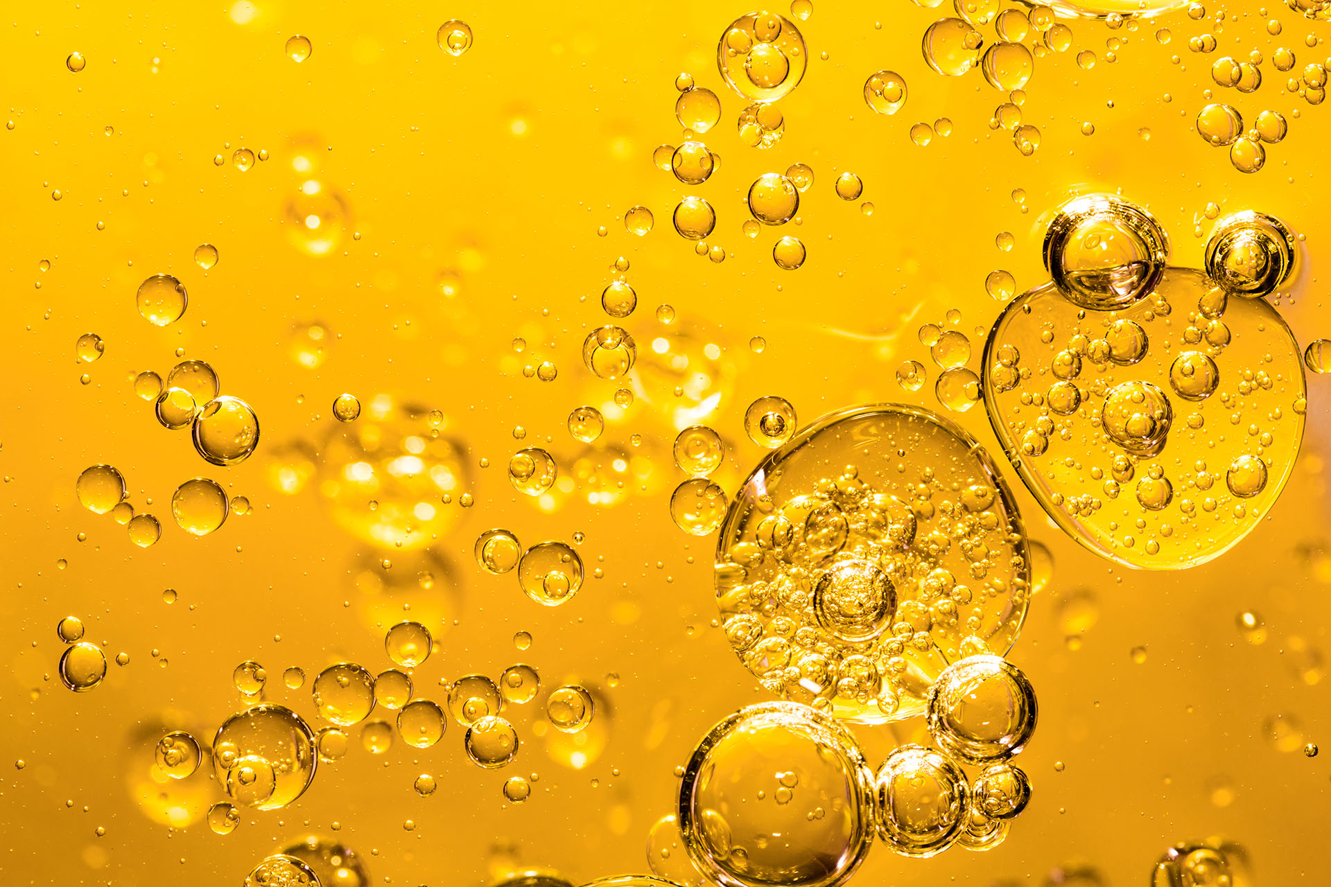 Close-ups of air bubbles in the lubricating oil