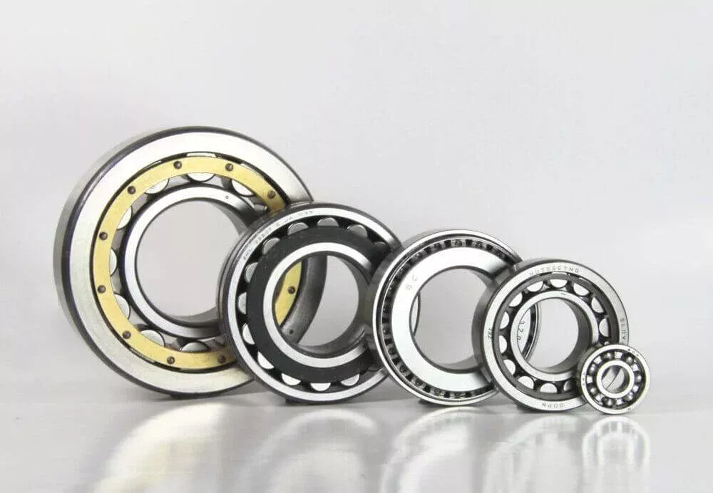Rolling bearings in five different sizes