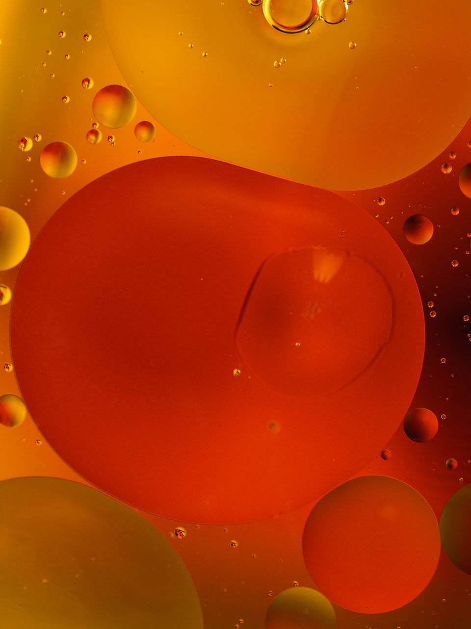 Close-ups of air bubbles in the lubricating oil